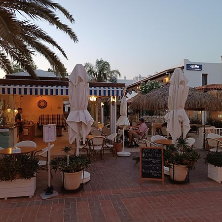 Uzhan Beach Hotel Битез Екстериор снимка