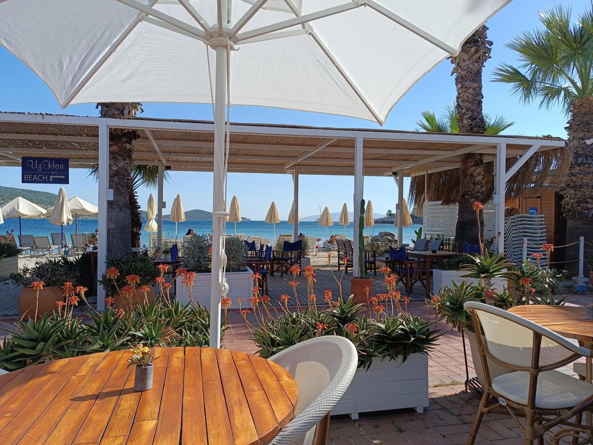 Uzhan Beach Hotel Битез Екстериор снимка