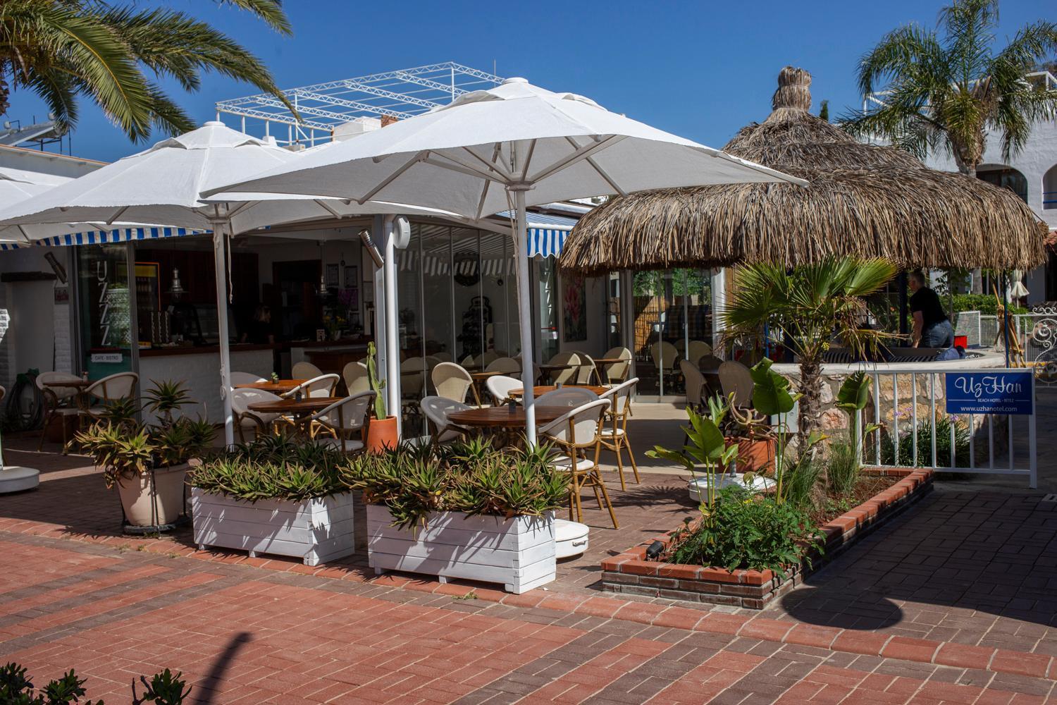 Uzhan Beach Hotel Битез Екстериор снимка