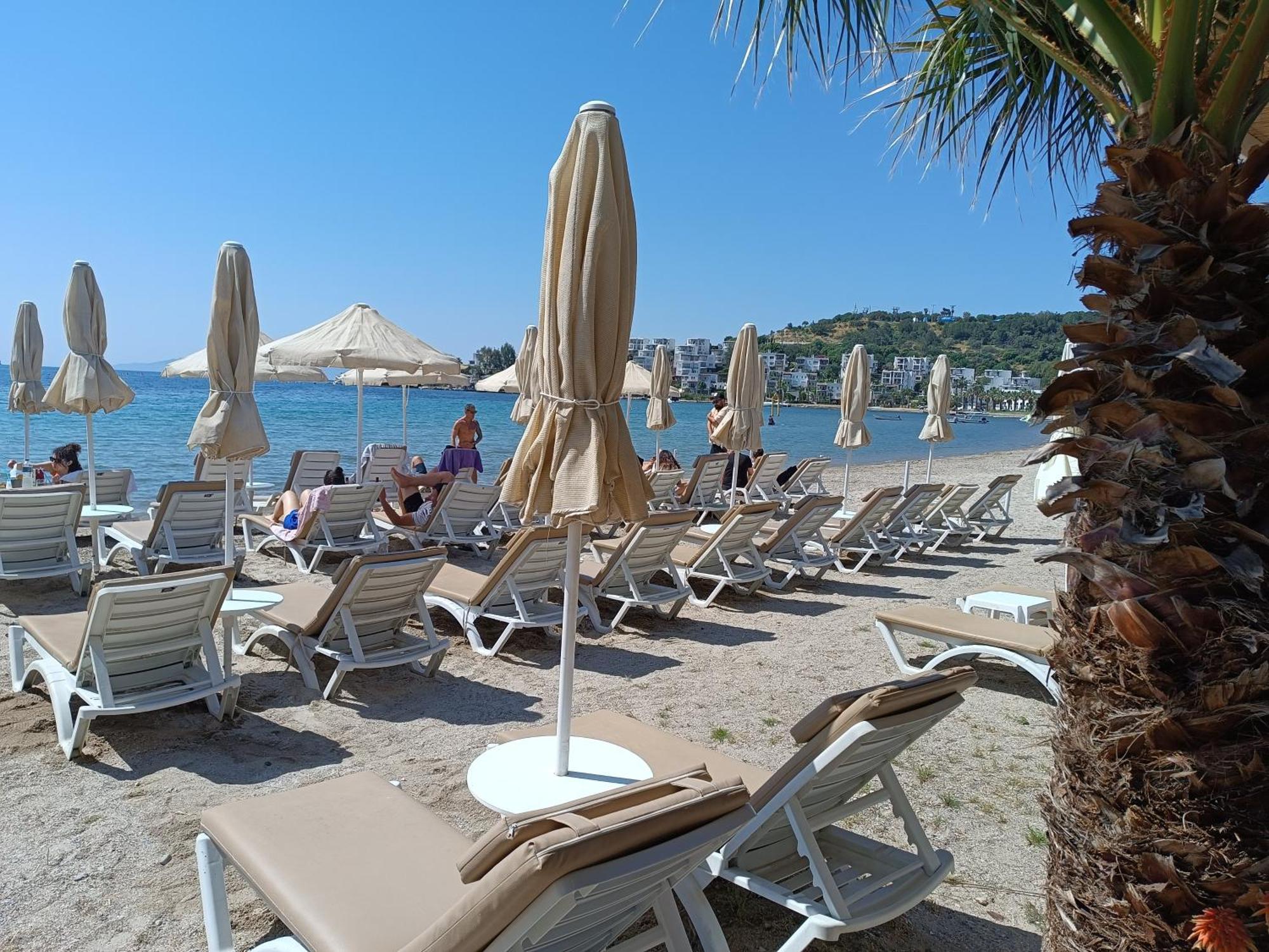 Uzhan Beach Hotel Битез Екстериор снимка