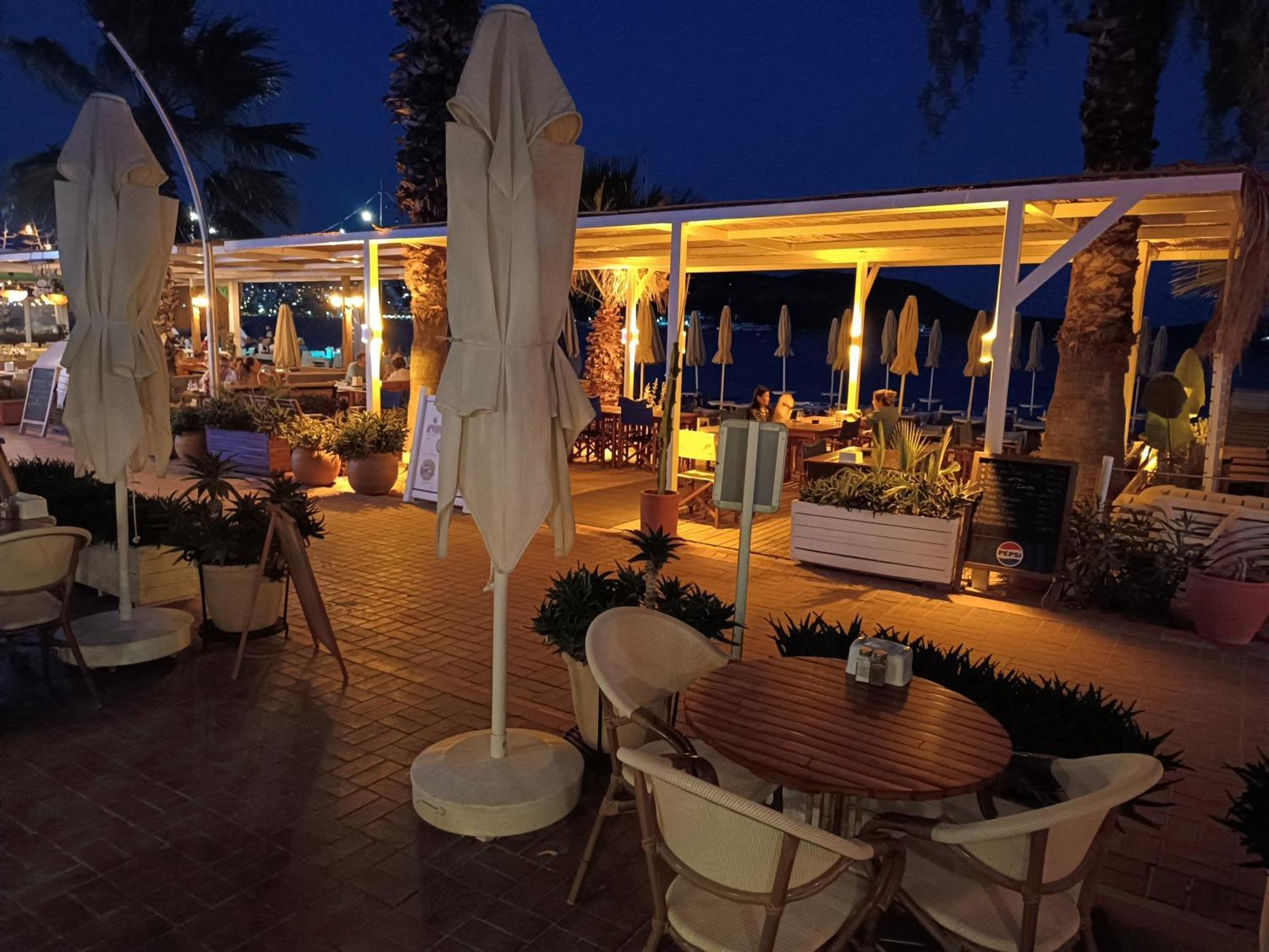 Uzhan Beach Hotel Битез Екстериор снимка