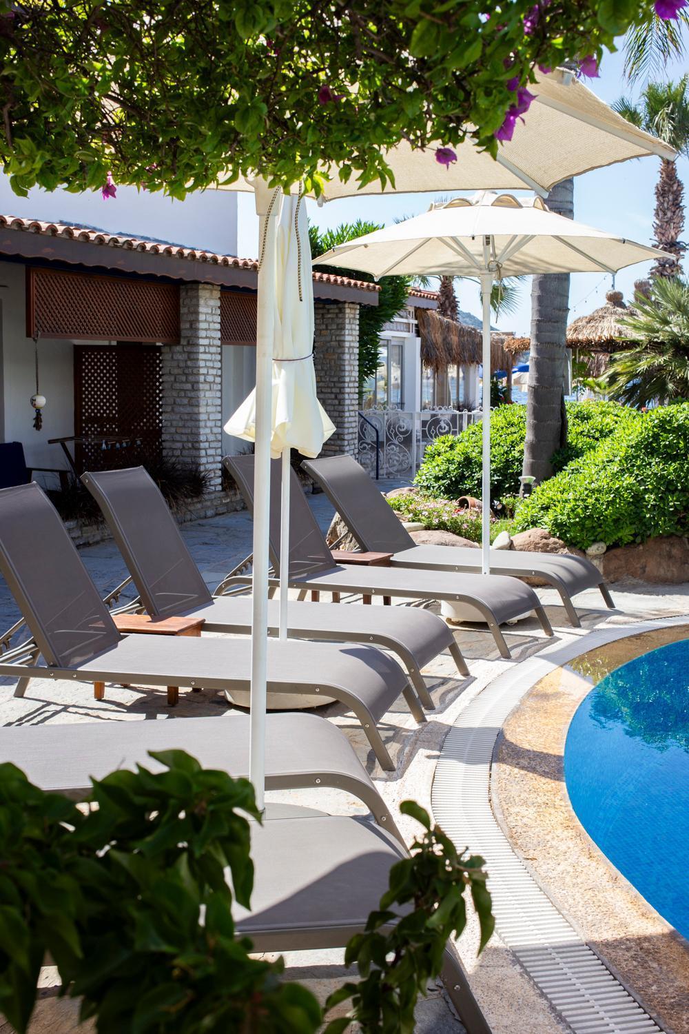 Uzhan Beach Hotel Битез Екстериор снимка