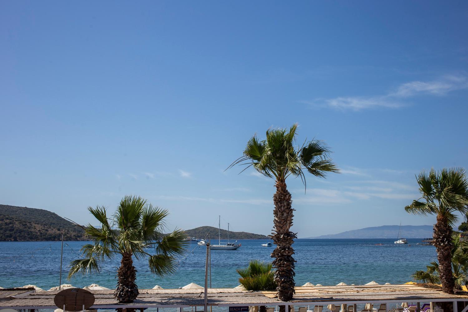 Uzhan Beach Hotel Битез Екстериор снимка