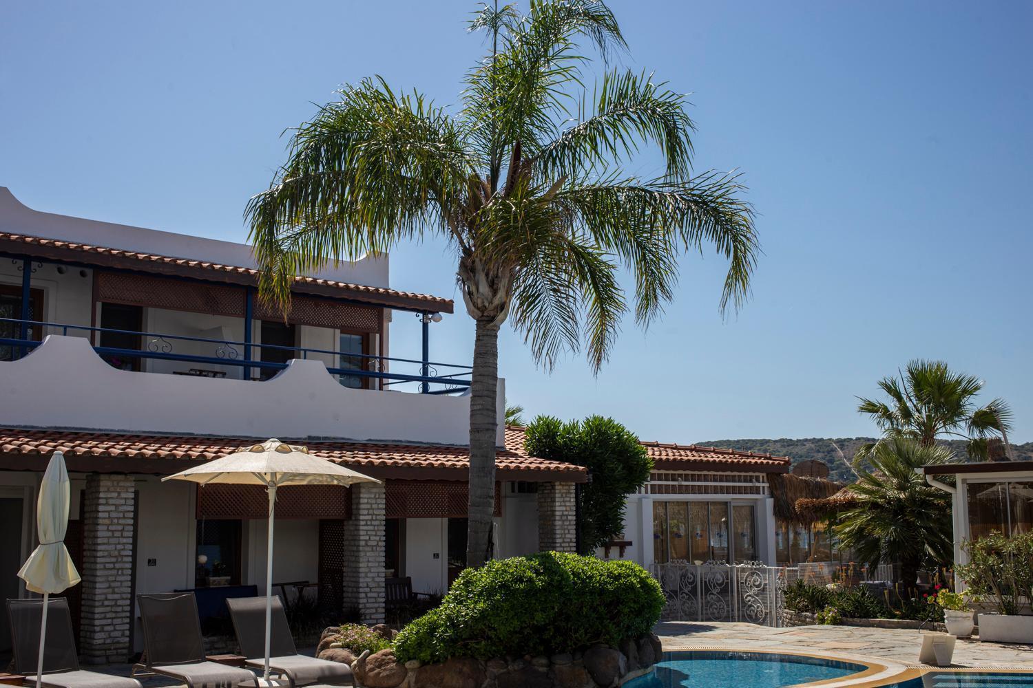 Uzhan Beach Hotel Битез Екстериор снимка