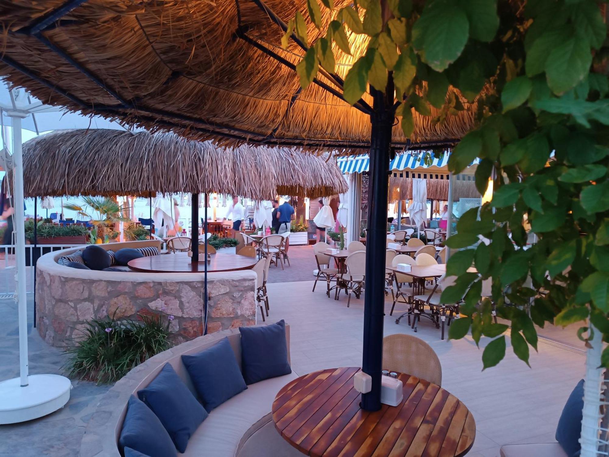 Uzhan Beach Hotel Битез Екстериор снимка
