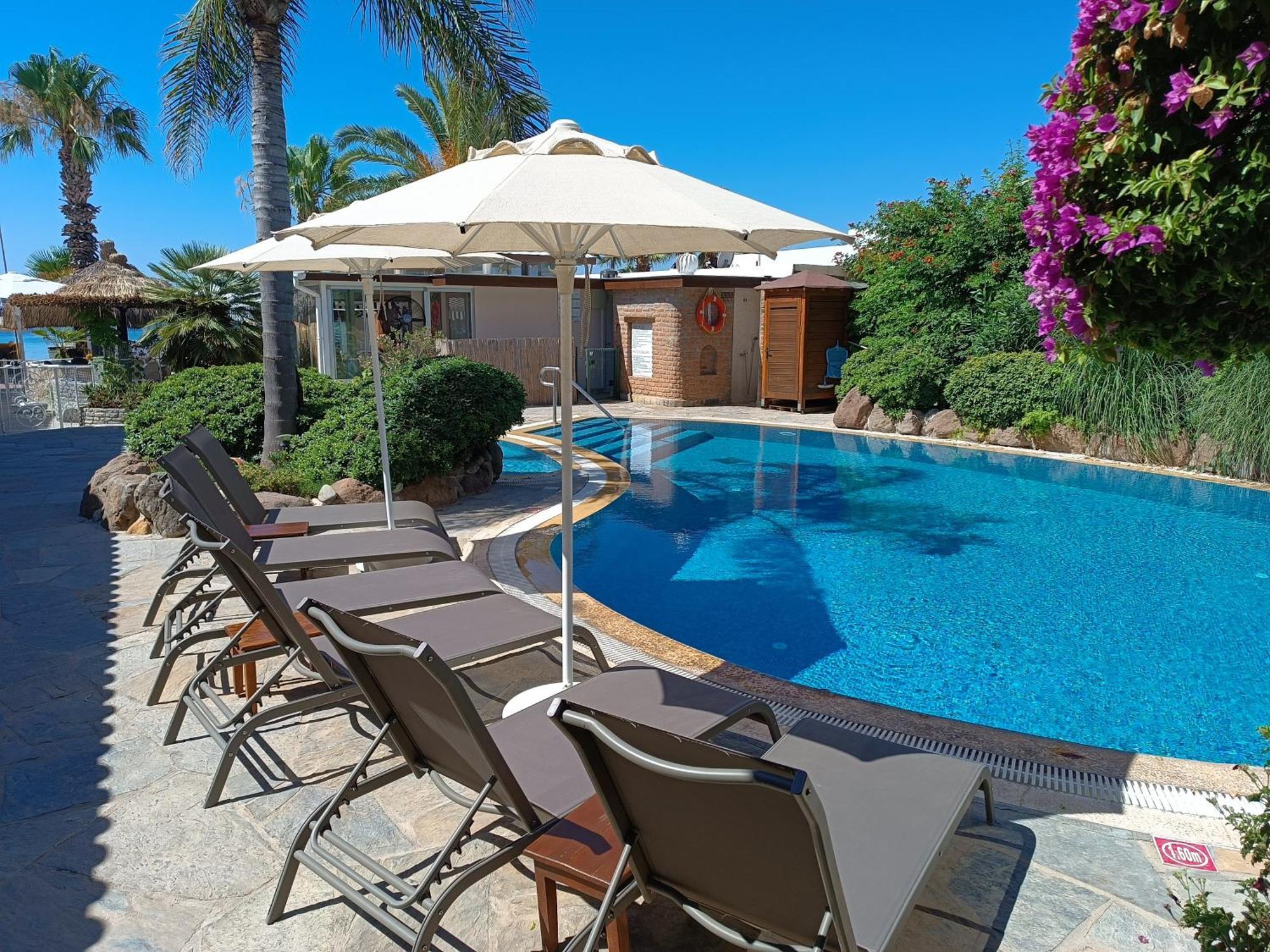 Uzhan Beach Hotel Битез Екстериор снимка