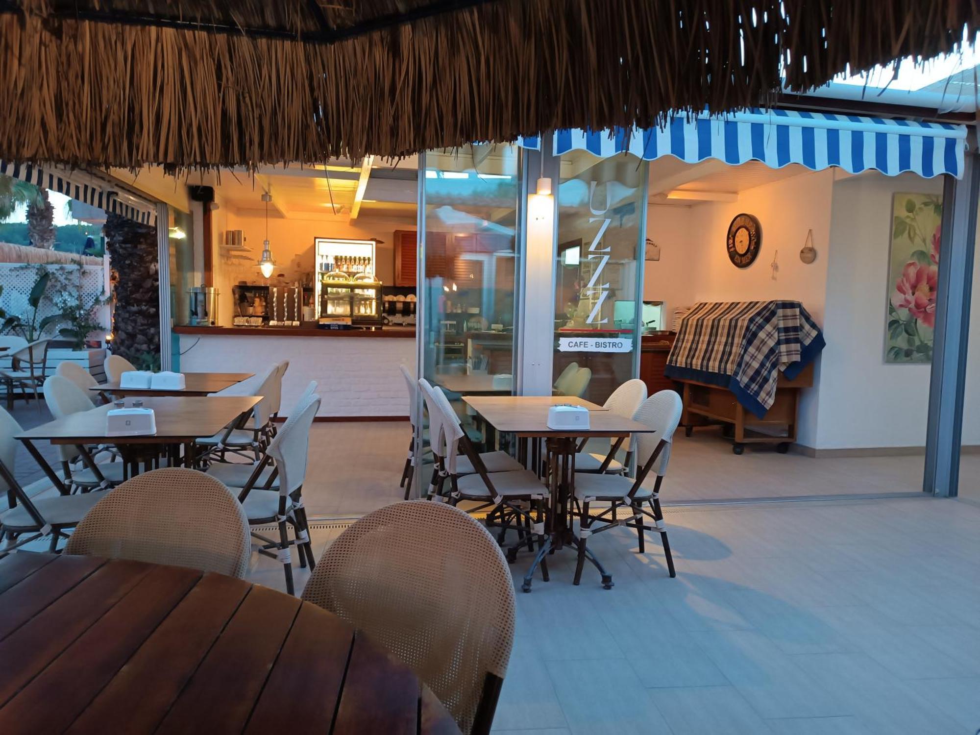 Uzhan Beach Hotel Битез Екстериор снимка
