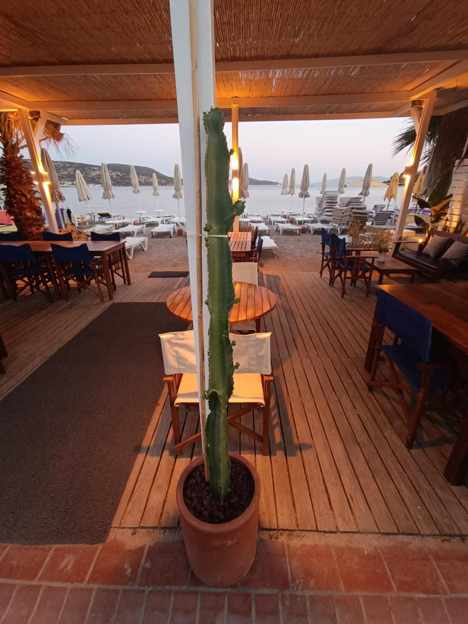 Uzhan Beach Hotel Битез Екстериор снимка