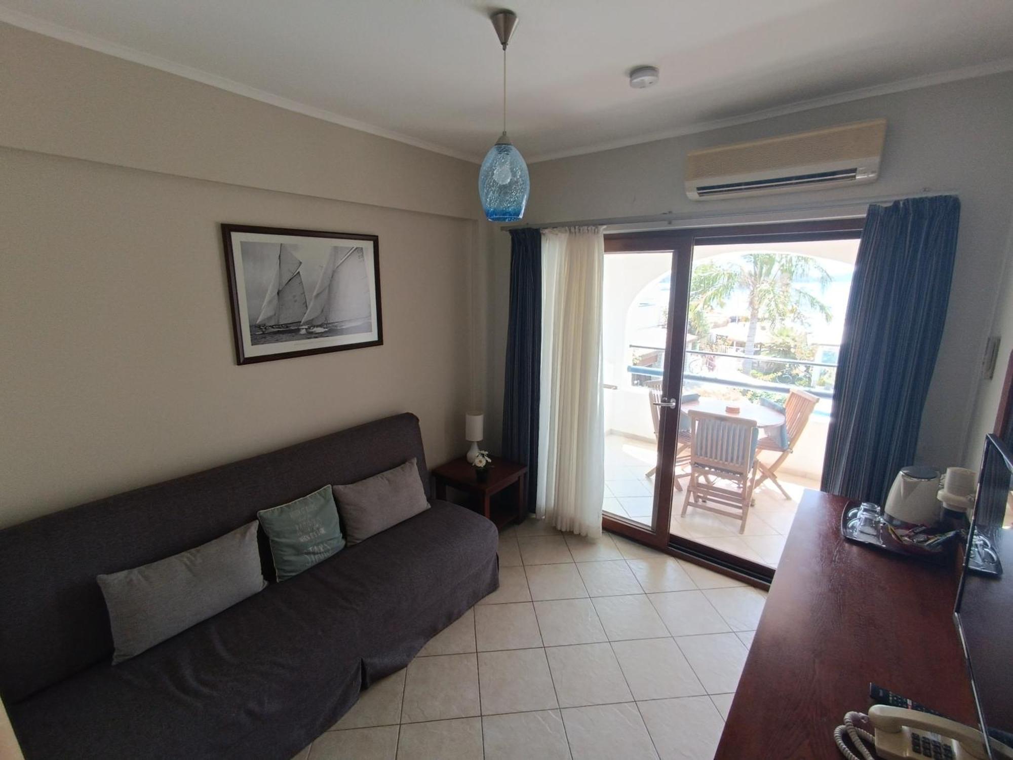Uzhan Beach Hotel Битез Екстериор снимка