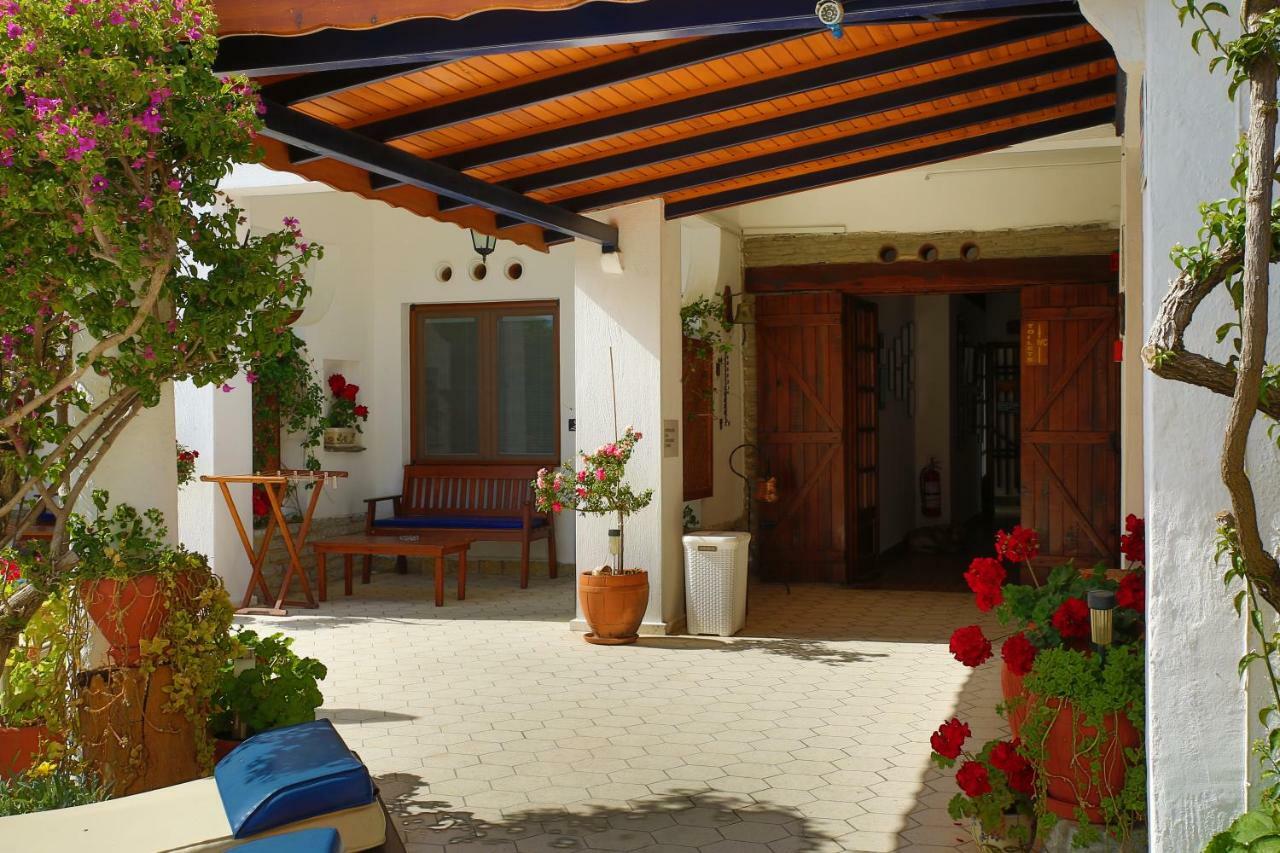 Uzhan Beach Hotel Битез Екстериор снимка